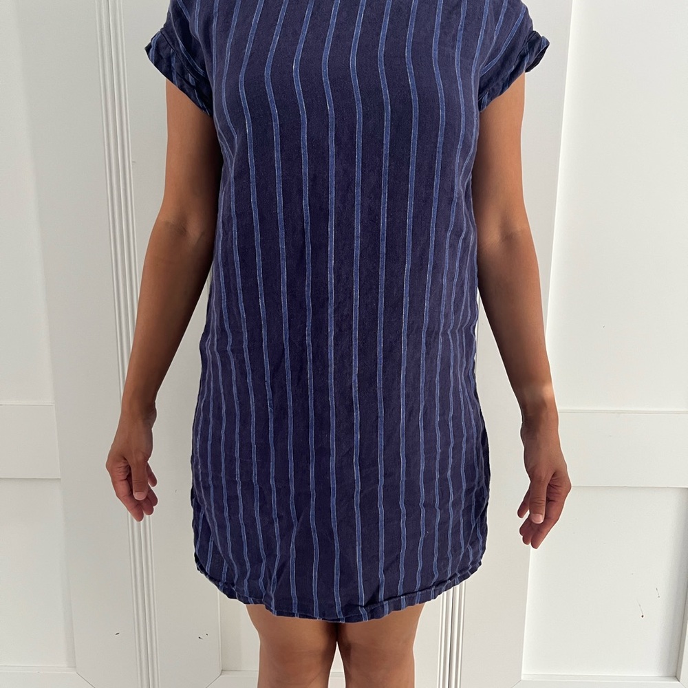 Coastal linen shift dress for hot days!